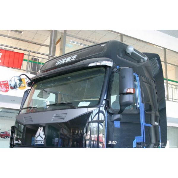 Used HOWO A7 6x4 Tractor Trucks with 400-500L Fuel Tank Capacity and SINOTRUCK Engine