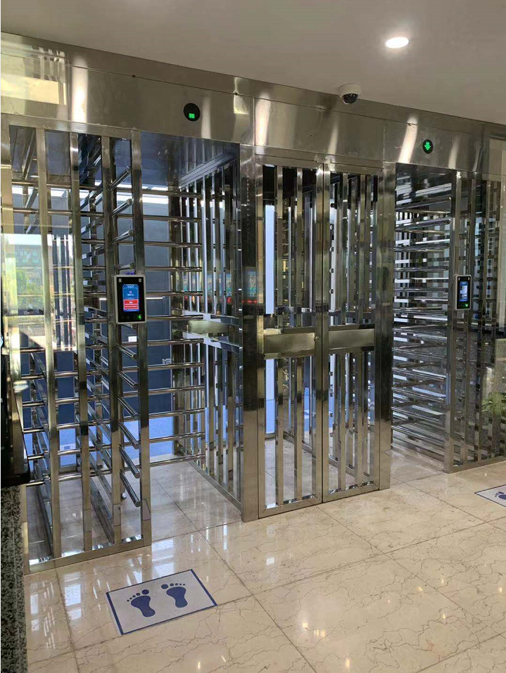 Скоростные ворота 10 мм акриловые качающиеся двери для больниц / отелей из нержавеющей стали