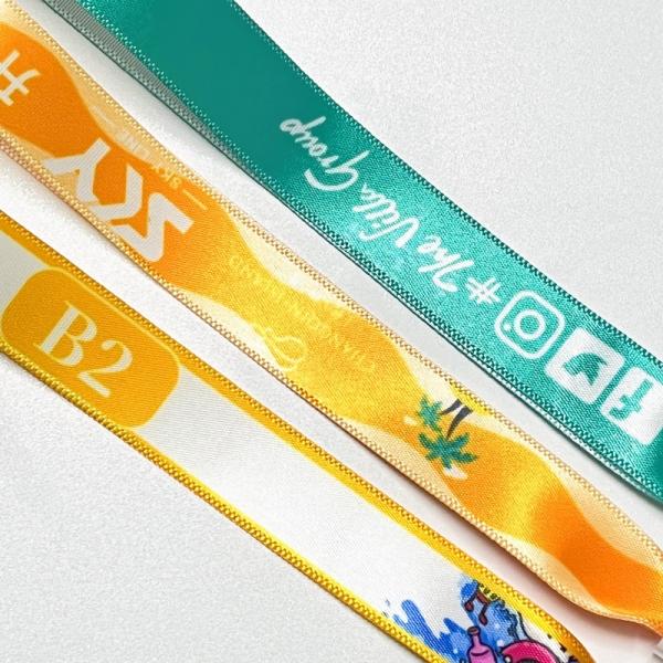 Fournisseur Bracelets en tissu Festival Concert Promotion Événement Ruban de tissu avec différents modèles Livraison rapide