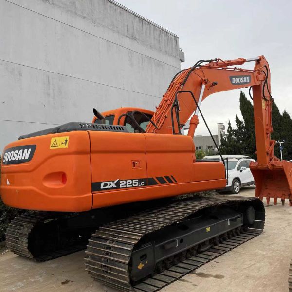 Оригинальный использованный экскаватор 22 тонны Гидравлический экскаватор Doosan DX220