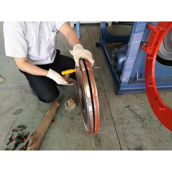 Truck Tyre Rubber Recycling Machine  , 75kw Polymer Plastic Scrap Grinder