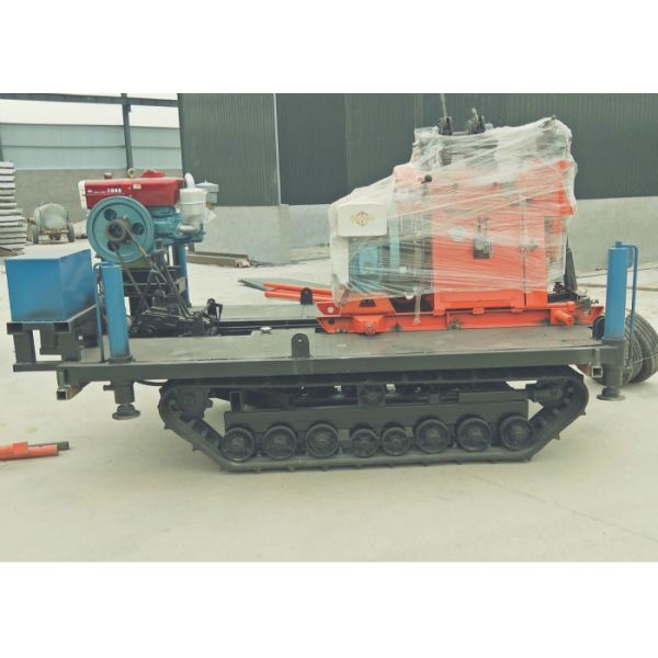 Heavy Loading Capacity Crawler Dump Truck / Carrier Customized Design