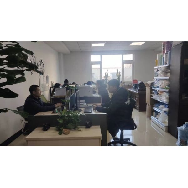 Одноразовый защитный костюм OEM для сельского хозяйства Одноразовый комбинезон PP для сельского хозяйства