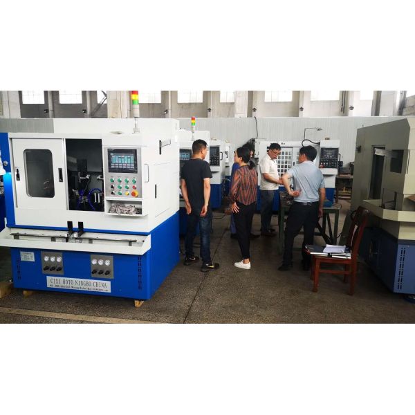 Конический роликовый подшипник TRA 141404 B для грузовых автомобилей с роликовым подшипником 70X135X40 мм.