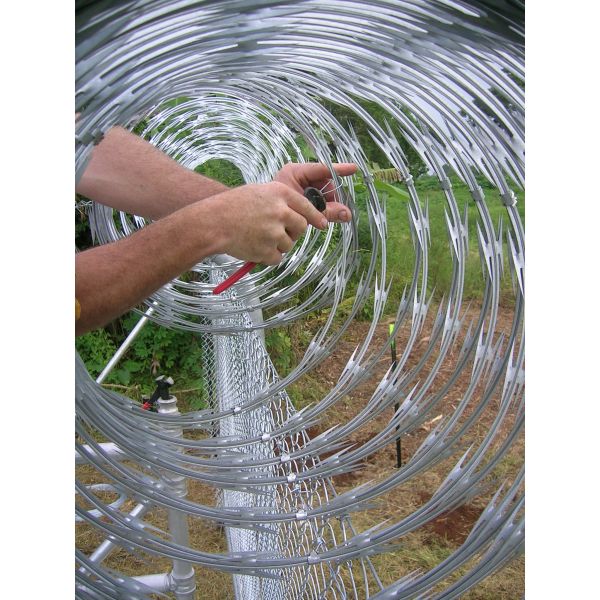 Q195 Steel Type Barb Tape CBT 65 Razor Wire , Concertina Barbed Wire