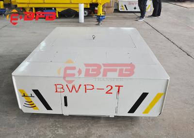 molde 25t que segura o carro trackless bonde na bateria à terra concreta