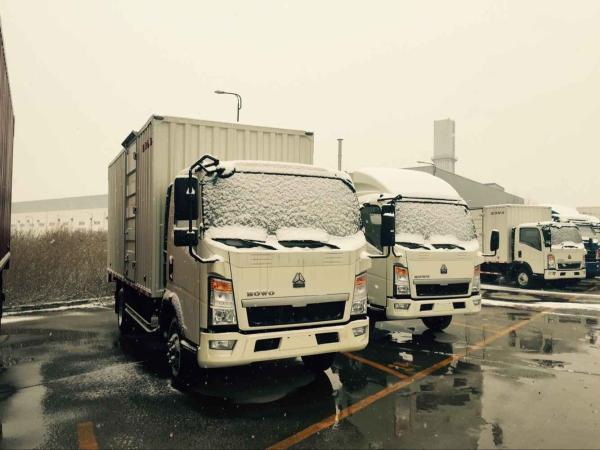 Sinotruk 3 - 7 Ton Carrier Refrigerated Truck / Cooler Van For Fresh Vegetable And Milk