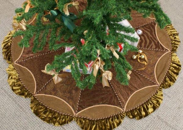 Customized Modern Christmas Tree Skirt , Polyester / Velvet Christmas Tree Skirts