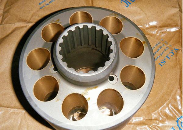 La pompe hydraulique de l'excavatrice PC300-6 partie le bloc-cylindres HPV132 708-2H-04140 708-2H-23160
