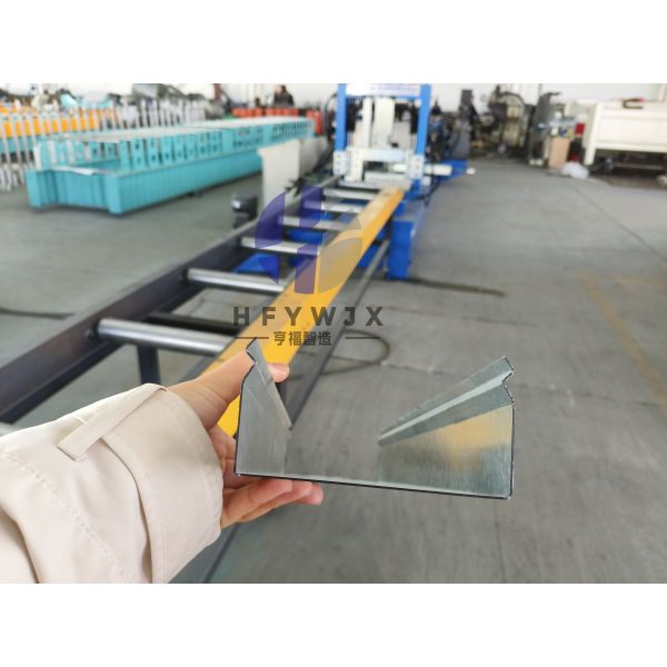 Full Automatic CZ Purlin Roll Forming Machine With Hydraulic Cutting And PLC Control System