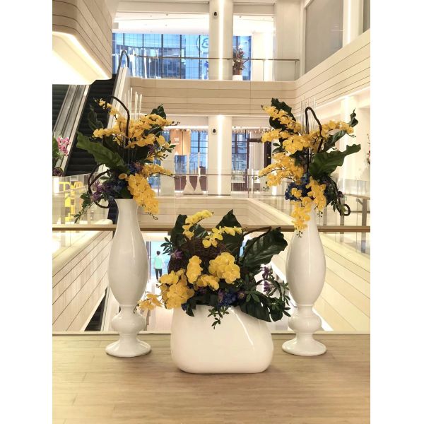 Upscale Hotel Lobby Floor Vase White Fiberglass Highly Decorative