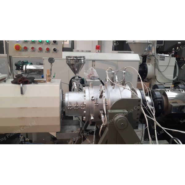 Пластиковое двойное штранг-прессование продукции трубы штрангпресса PVC винта делая машину