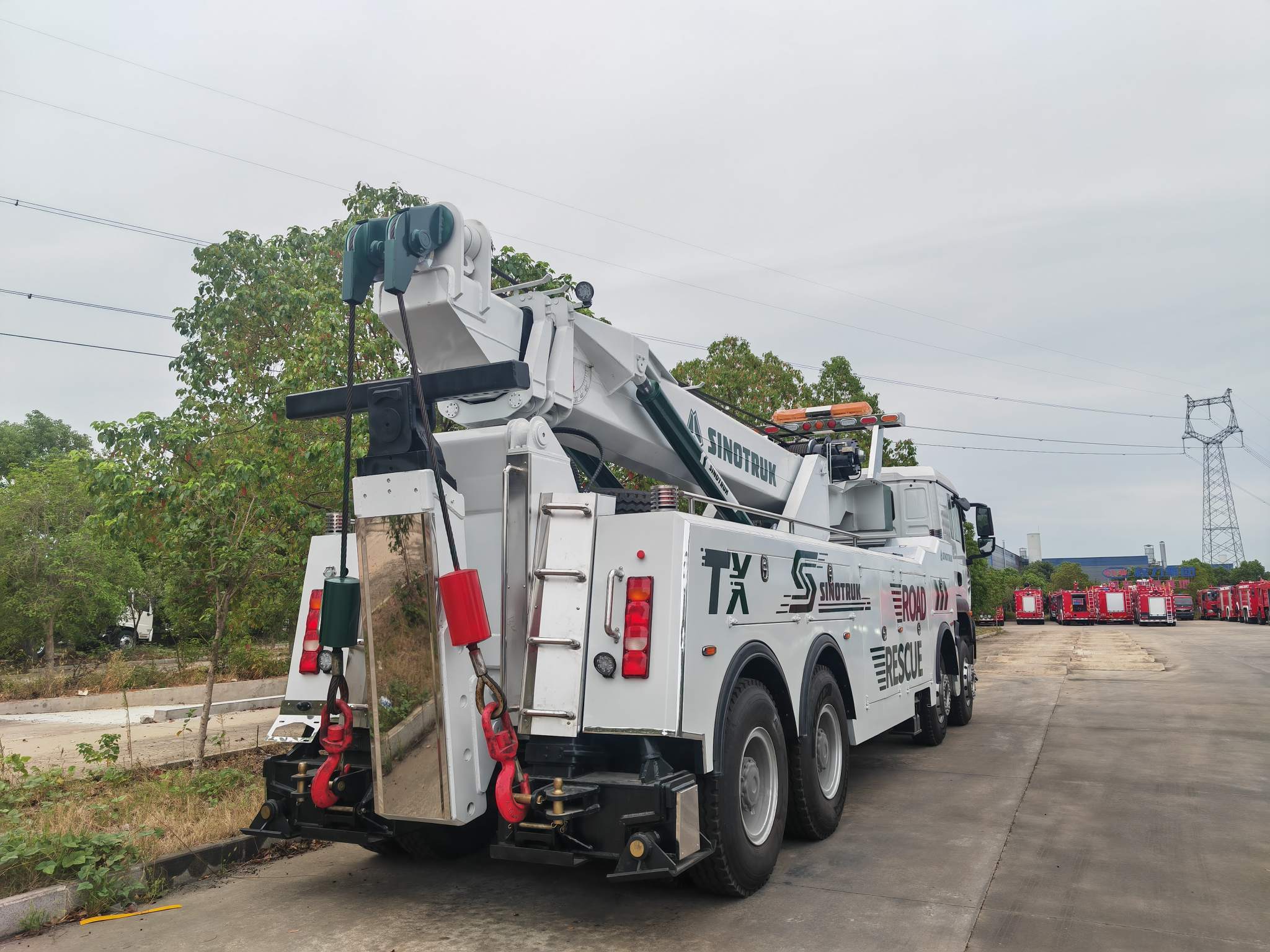 HOWO 30-Ton Heavy Duty Rotator Wrecker Truck (Road Rescue & Recovery Vehicle)