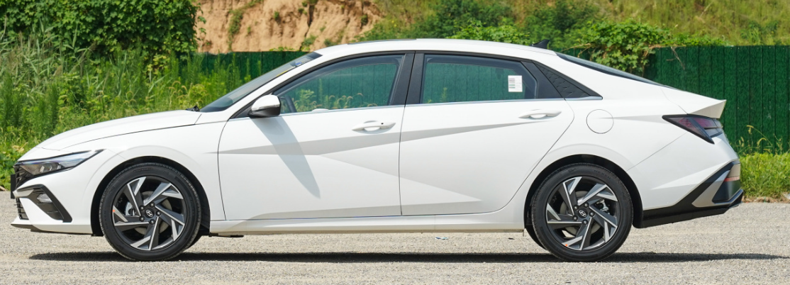 2023 Elantra 1.5L CVT GLX Elite Edition Бензиновый автомобиль Белый Черный