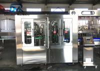 A garrafa do ANIMAL DE ESTIMAÇÃO do refresco carbonatou a máquina de enchimento completamente automática