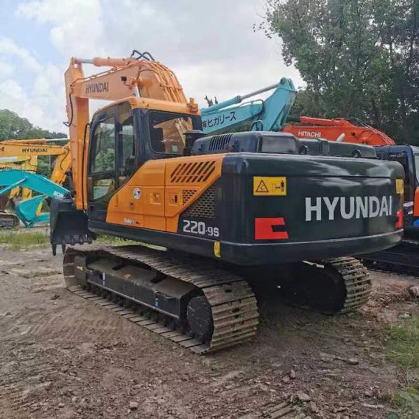 21ton 113KW Hyundai 220-9s Excavator with Large Digging Capacity