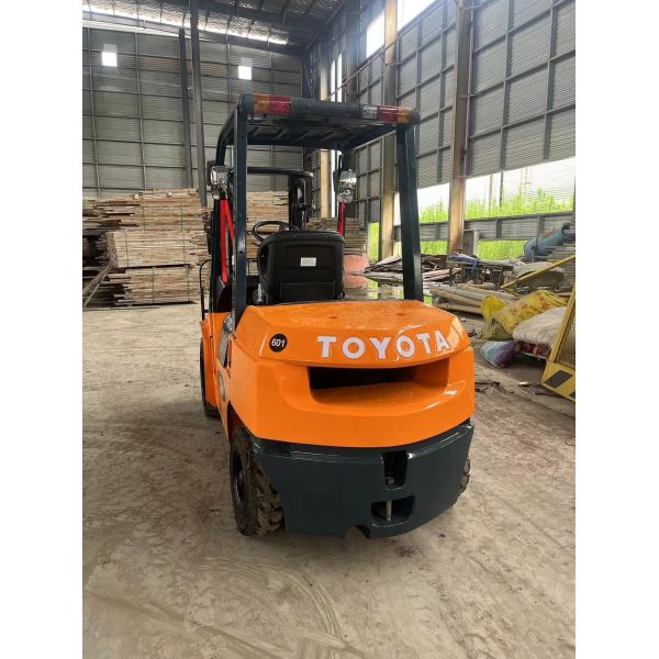 3 тонны подержанной вилочной погрузки Toyota Diesel Toyota 7FD30 из Японии