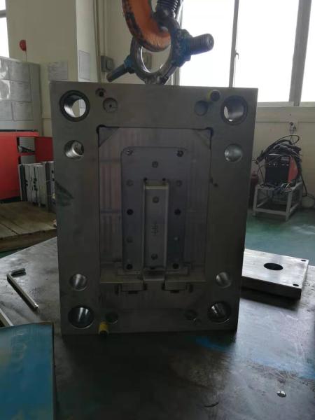 A modelação por injeção plástica material de S136 NAK80 parte o padrão de 500*450*450mm LKM