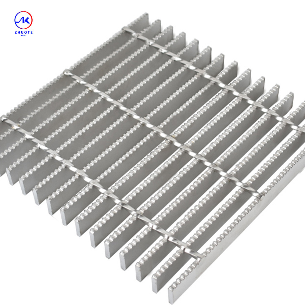 Bright On Surface Flat Steel Grating With 30mm Bearing Bar Pitch Efficiency