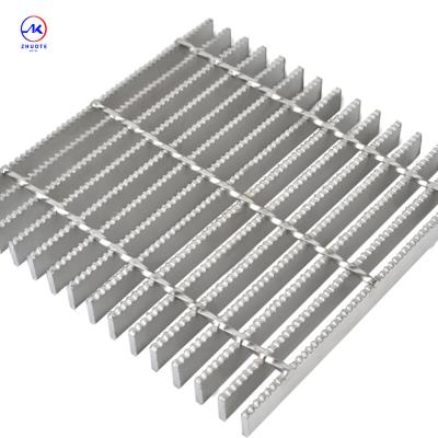 Bright On Surface Flat Steel Grating With 30mm Bearing Bar Pitch Efficiency