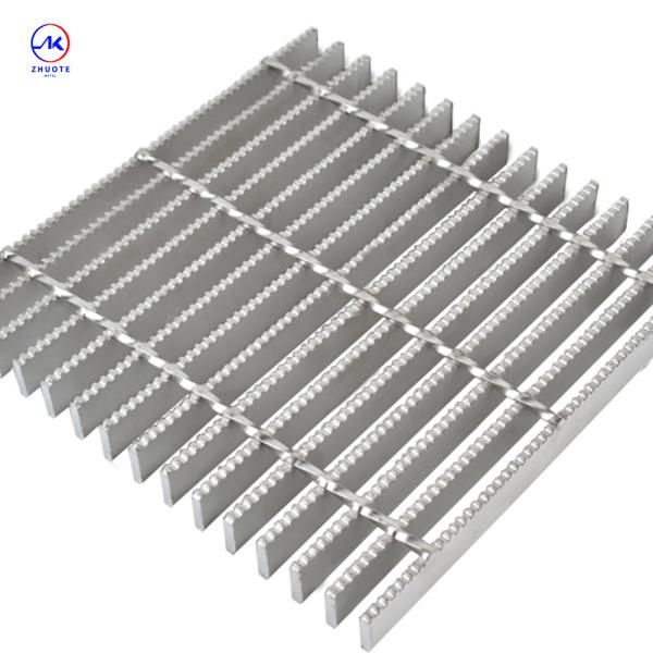 Bright On Surface Flat Steel Grating With 30mm Bearing Bar Pitch Efficiency