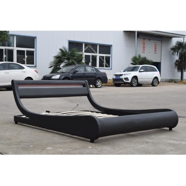 La madera contrachapada LED tapizó el marco de cuero negro de la cama matrimonial de la PU del cabecero de la luz de la cama