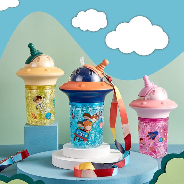 Copo para crianças colorido com padrão de animais com tampa selada e palha à prova de vazamento