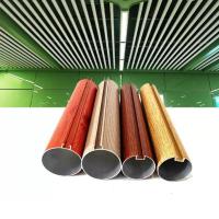 Revestimiento de metal de aluminio hecho a medida de grano de madera para hermosos techos colgantes