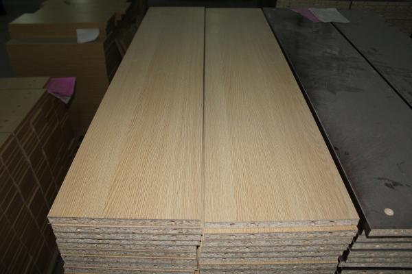 Customized Exterior Laminated Particle Board With Melamine Finish 530--720kg/M3