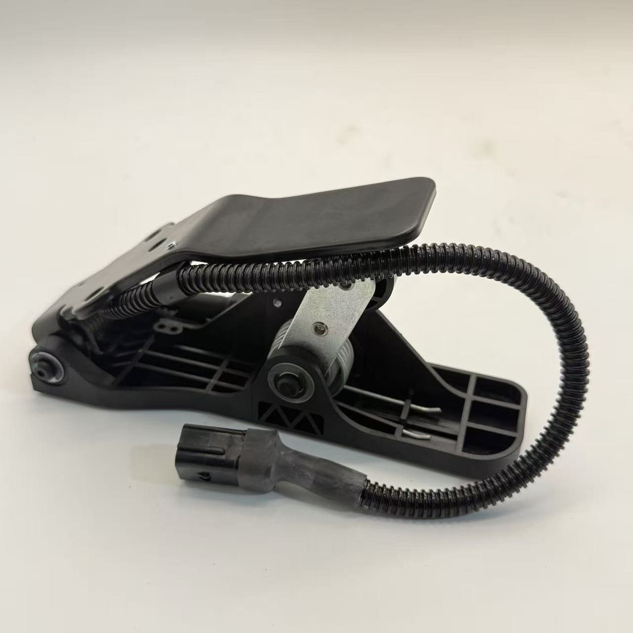 BAOJIE Electronic Accelerator Throttle Pedal Foot Gas Pedal Assembly, Replacement Spare Parts for City Bus, Tour Coach and Passenger Bus