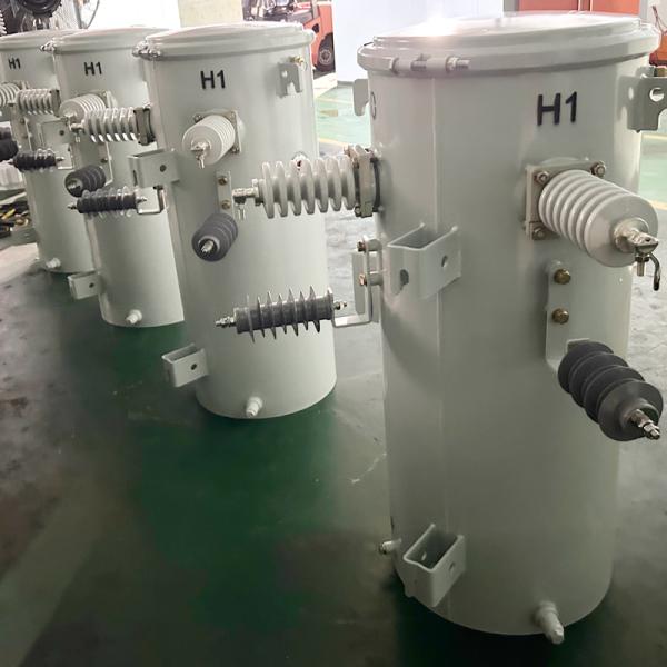 Transformateur sur poteau de 50 kVA pour distribution aérienne, double enroulement, transformateur 4160Y à 120 V, certifié UL