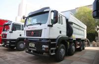Chariot de décharge pour camion de synthèse Sitrak Chargement de 40 tonnes 8*4 Boîte de type U de couleur blanche Lourde