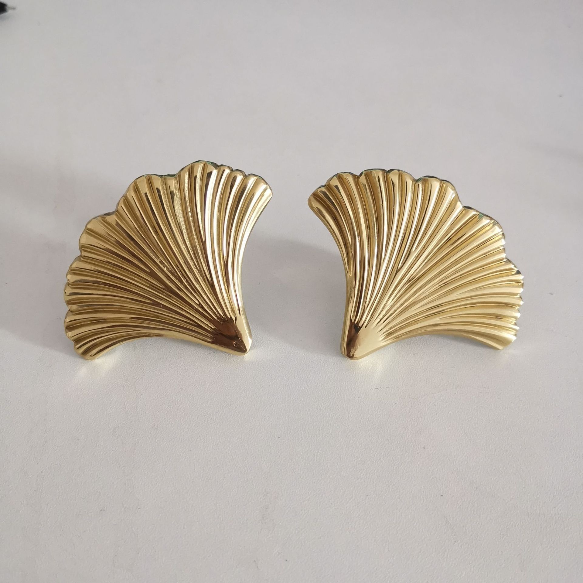Light Luxury Nordic Gold Knob Creative Ginkgo Leaf Brass Handle for Kitchen Cabinets Bedroom Dressers Single Hole Application