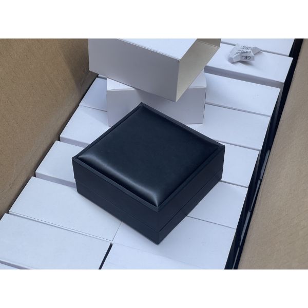 Customized Luxury Black PU Leather Bangle Box Paper Sleeve Leather Packaging OEM Leather Bracelet Box Jewelry Storage Packaging