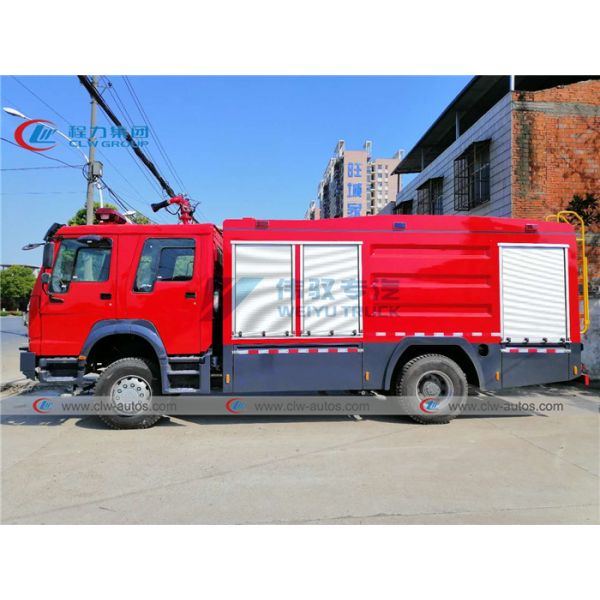 RHD Sinotruk Howo 4X4 с тележки сухого порошка дороги противопожарной