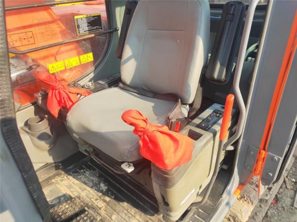                  Running Condition 12t Japanese Used Hitachi Zx120 Excavator for Sale in Shanghai Site, Used Hitachi Track Digger Zx120 Hot Sale             