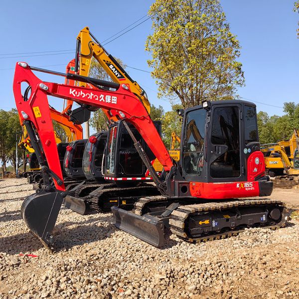 Подержанные куборы Kx165 для выкапывания