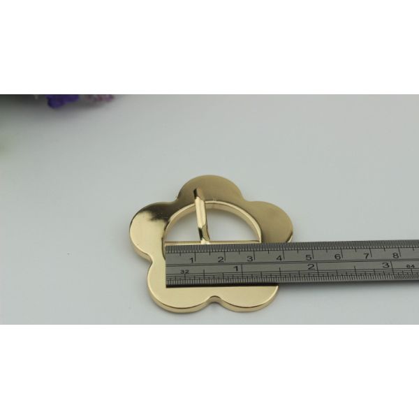Design simple 32 mm light gold large flower belt buckle pin buckle bag cover head decoration for clothing hardware