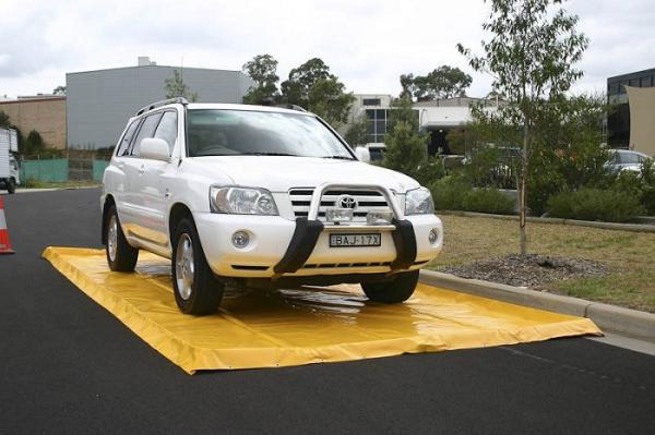 A almofada portátil comercial do carro da esteira inflável econômica da lavagem de carros fácil limpa
