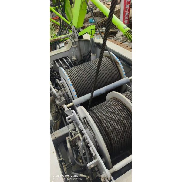 ZCC3000 300 Ton Mobile Hydraulic Crawler Crane Heavy Lifting Equipment with Maximum Lifting Weight 132t