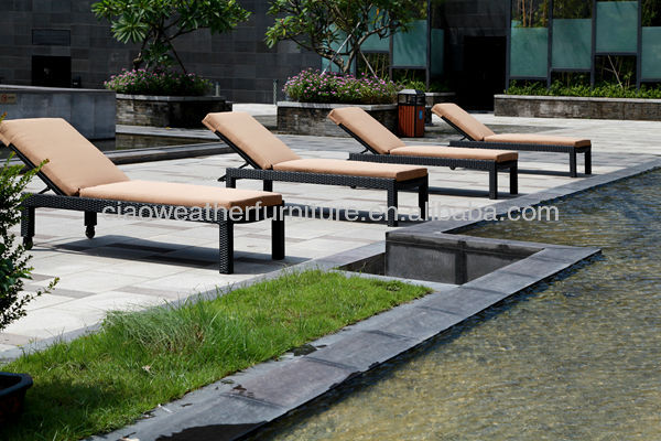 Chaise de luge de piscine Meubles extérieurs de luxe pour une détente ultime au bord de la piscine