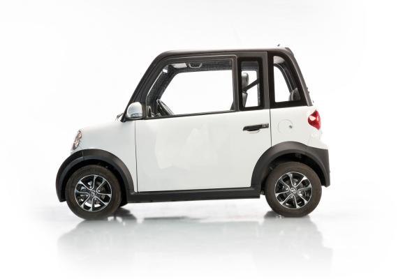 Battery Powered  Electric City Car With 4 Seats All Electric Vehicles White Color