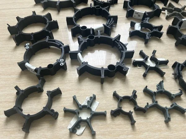 Стальные ленты корпуса расстояния изолированные трубы внутренний соединенный паук HDPE держатель