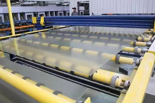 Высокосветное хранилище Солнечное фотоэлектрическое стекло Отличная устойчивость к погодным условиям Прочность на растяжение ≥ 50 МПа