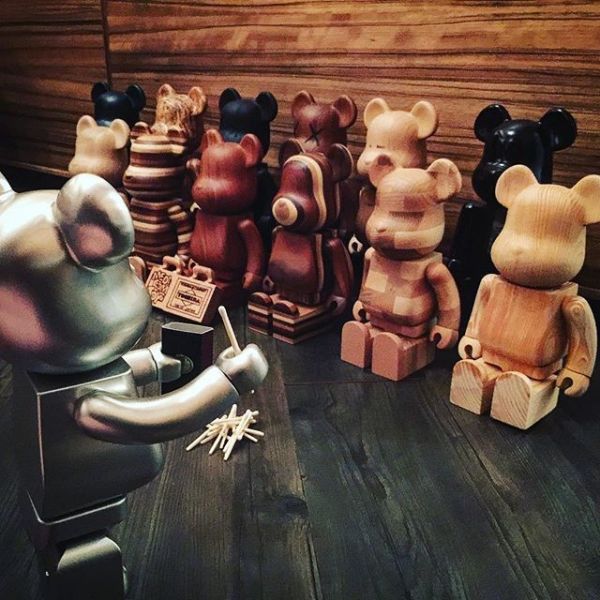 Spotless Hand Carved Wooden Statues Wood Carved Bears For Collector