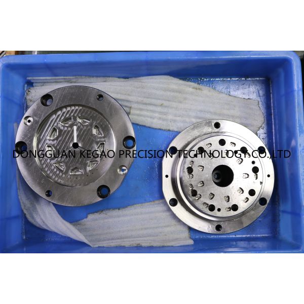 Ra0.4 Medical Injection Molding Parts , 8407 Multi Cavity Mould 0.005mm