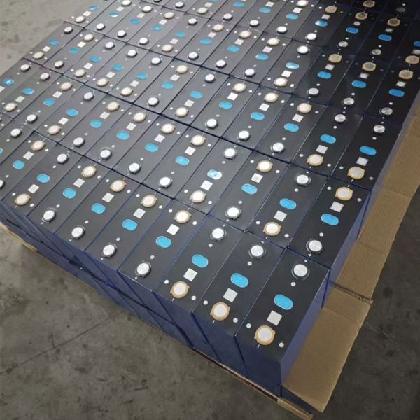 S168 Cylindrical 3.2V 60Ah LiFePO4 Battery with 800 Cycles for RV and Solar Energy Storage