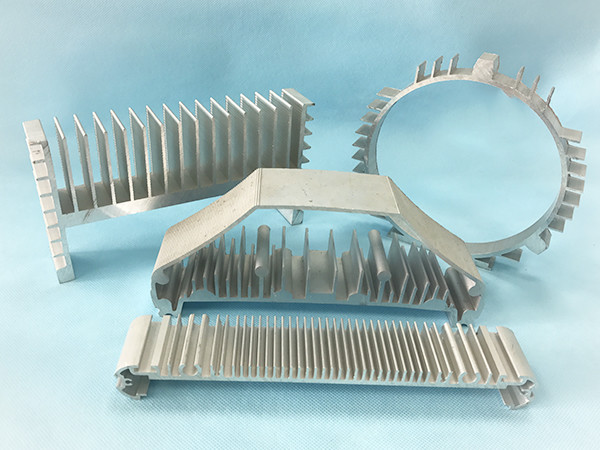 Профили штранг-прессования радиаторов/Хеацинк высокой эффективности алюминиевые