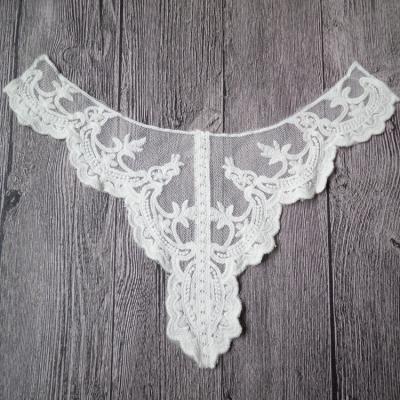 Applique nupcial do decote do laço branco de Embroideried com algodão na malha de nylon