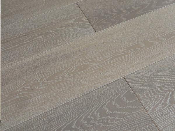 Le chêne blanc balayé a machiné le plancher en bois avec, les taches populaires australiennes de couleur